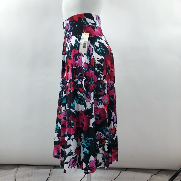 NEW WITH TAGS Convington Midi Stretch Flowy Floral Skirt Size M PETITE N - Picture 3 of 6